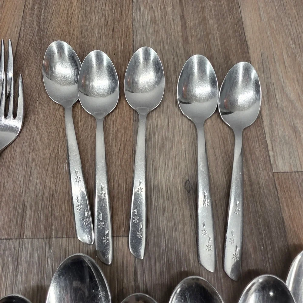 Vintage International Stainless Polaris 33 pc Flatware Set Starburst MCM Floral